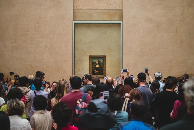 da vinci, louvre, monalisa, smile, france, paris, snap, selfie, photography, art, brown art, brown smile, brown photography, louvre, louvre, monalisa, monalisa, monalisa, monalisa, monalisa. Photography mistakes that waste museum trips