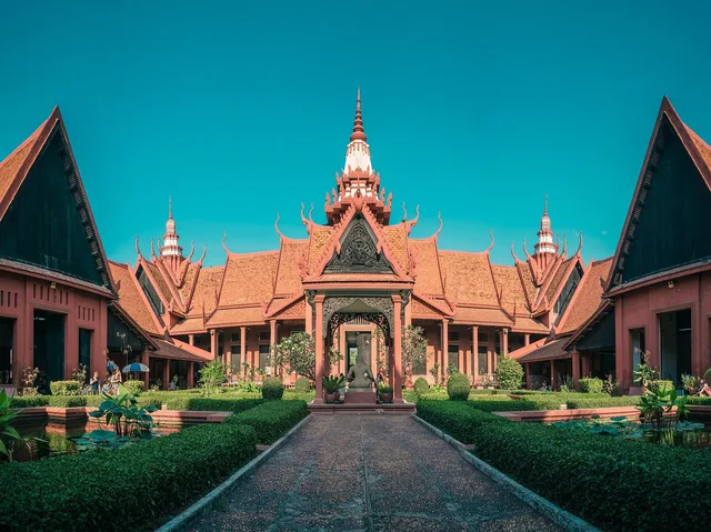 cambodia, phnom penh, national museum, nature, museum, courtyard, afternoon, sky, color, panoramic, building. Private tours at small museums: what to ask before you book