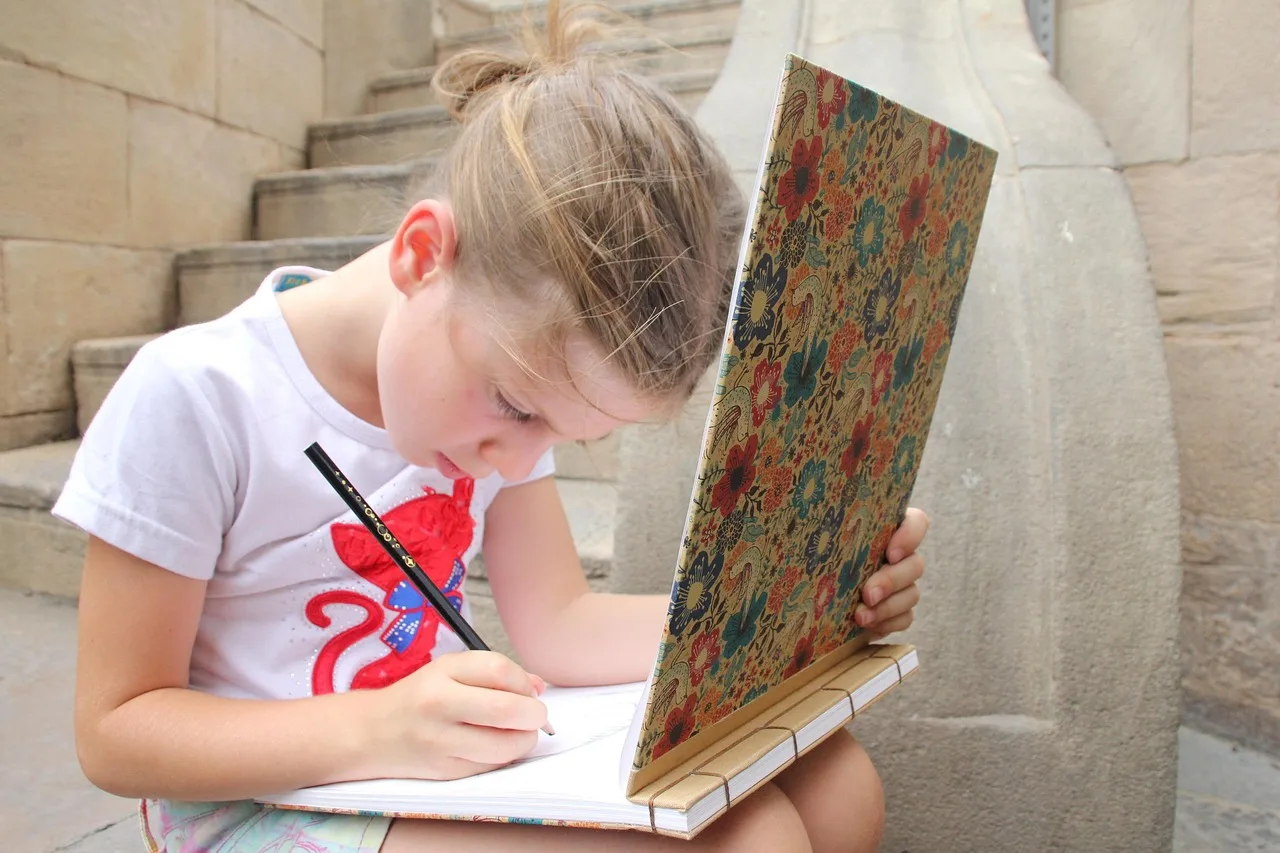 drawing, draw, little girl, ladder, pencil, stone, notebook, drawing, drawing, draw, draw, draw, little girl, pencil, pencil, pencil, pencil, pencil. What to bring to a specialty museum exhibit, and what to leave: the useful version